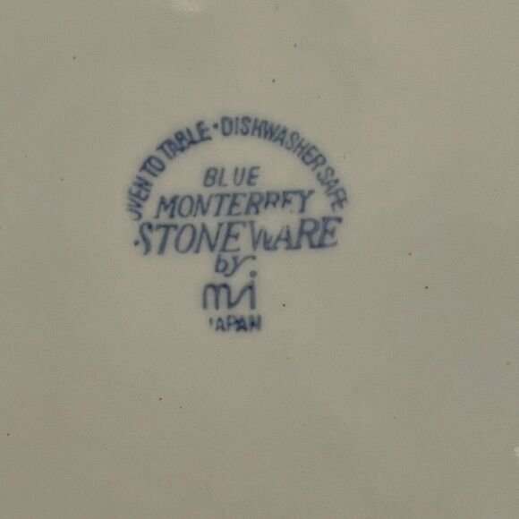 MSI Blue Monterrey Stoneware Dinner Plate Set - Picture 3 of 4